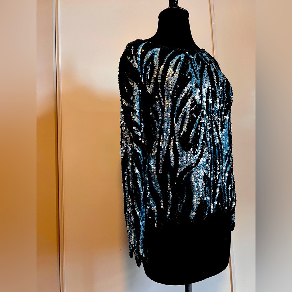 Vintage beaded top. Sho Max Originals. Size medium. Blue and black.